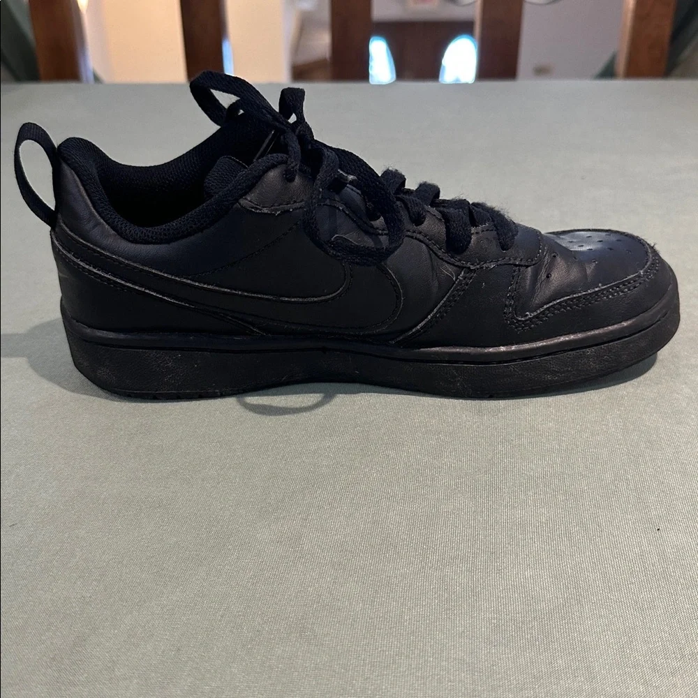Nike Kids Black Sneakers with Lace-Up Closure Size 6Y